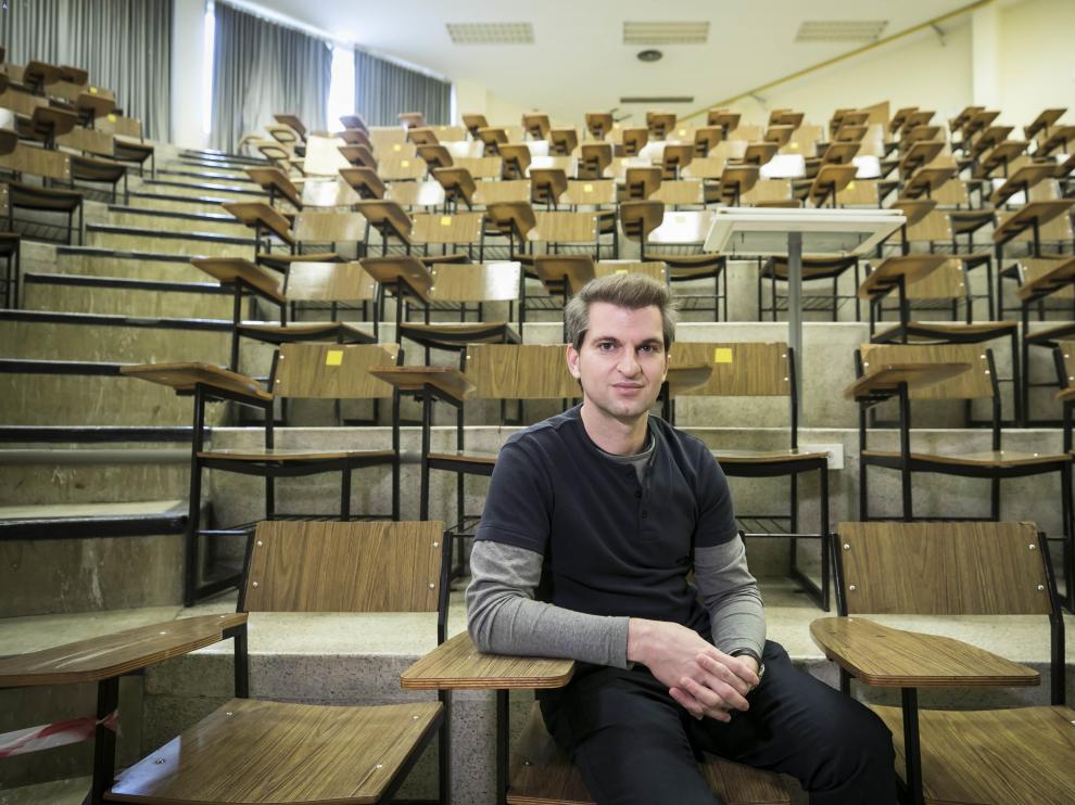 Jesús Gonzalo, en un aula de la Facultad de Medicina.