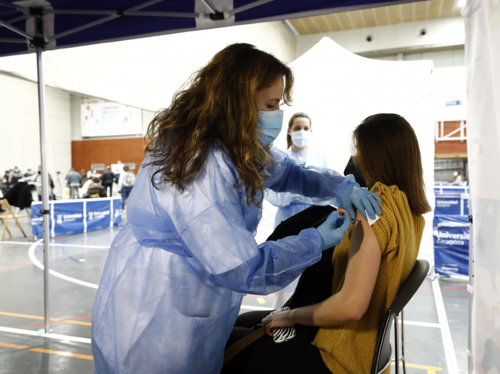 Galería de imágenes de la vacunación de estudiantes en Aragón