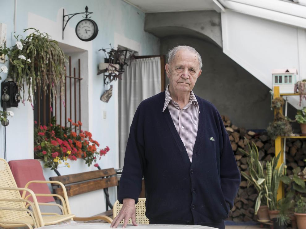 Demetrio, en su domicilio, fue vacunado en esta prueba a pequeña escala.