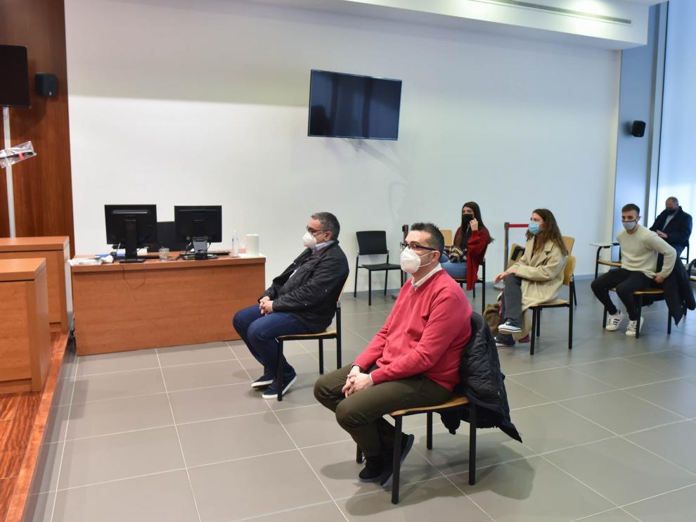 Los acusados, durante el juicio celebrado en la Audiencia de Zaragoza.