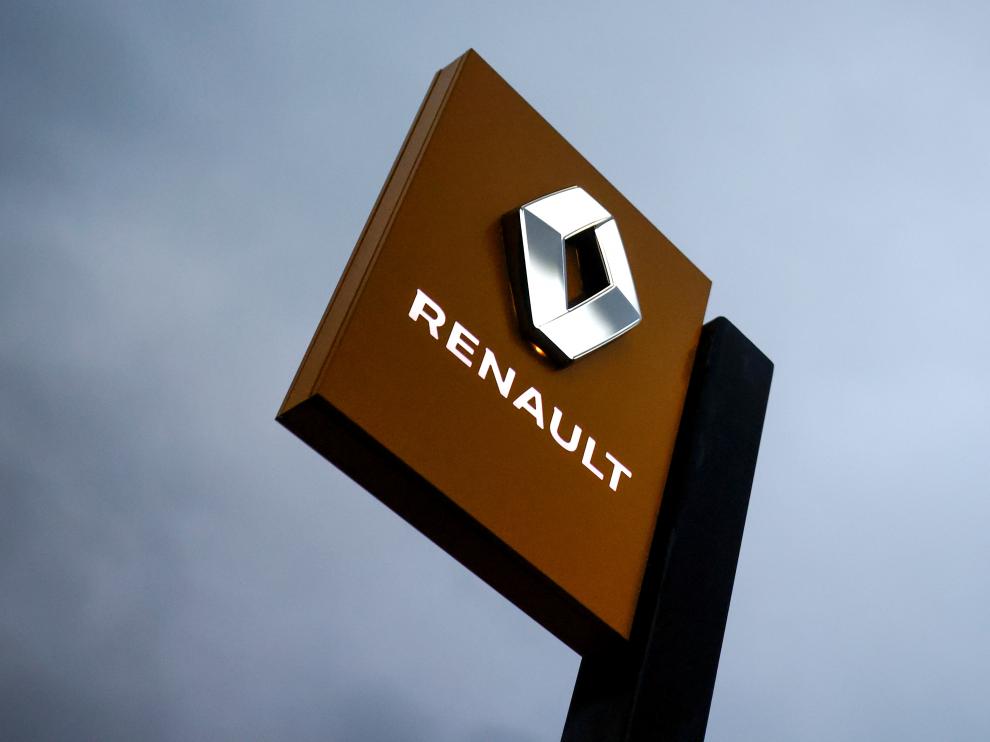 Logo de Renault en una planta de la compañía.