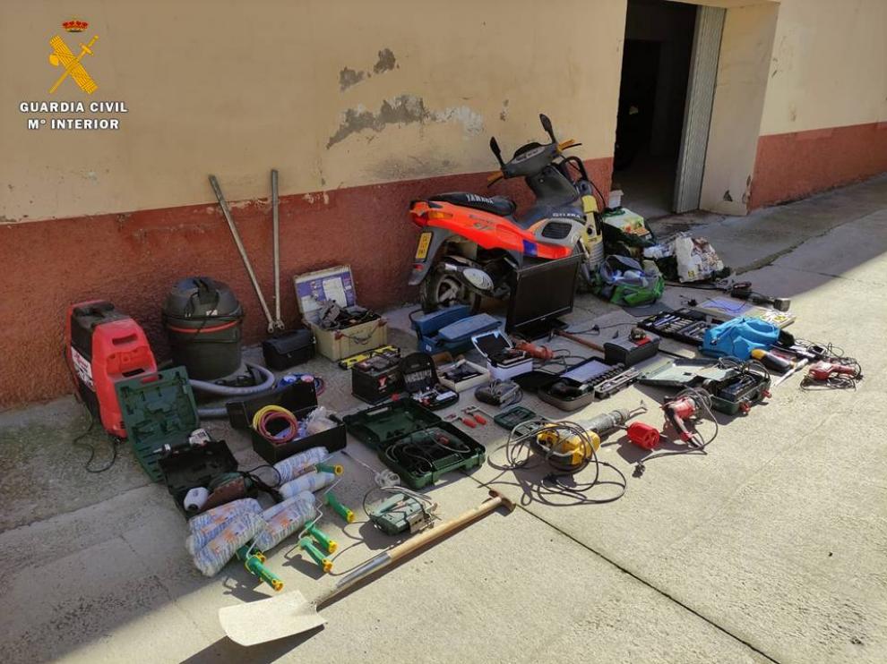 Objetos sustraídos en Caspe y Gerona.