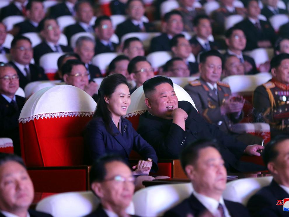 Ri Sol Ju junto a Kim Jong Un