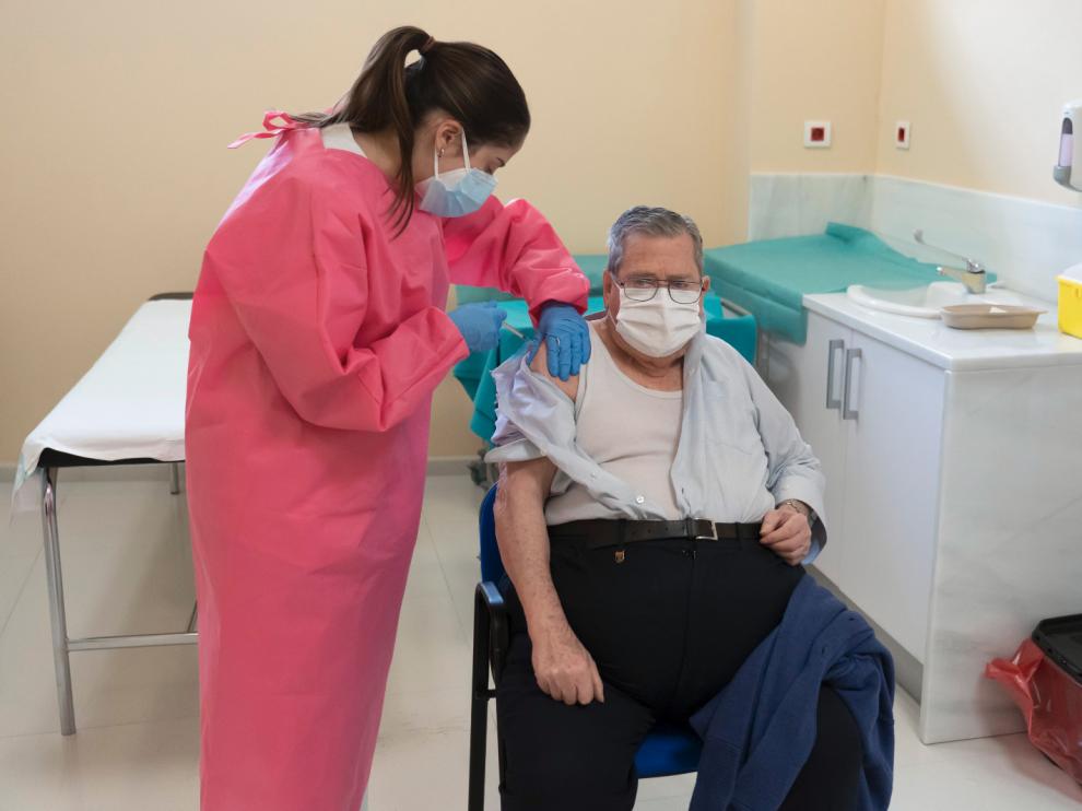 Vacunación en el centro de salud Teruel Ensanche, de Teruel.
