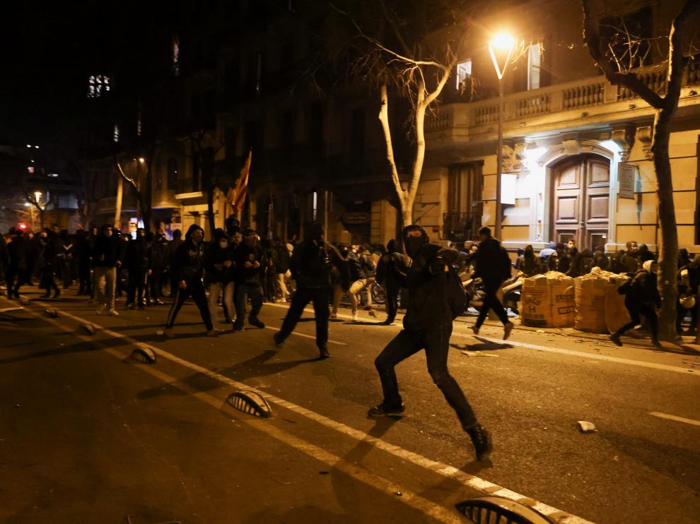 Protestas por la detención de Hasel, este jueves en Barcelona.