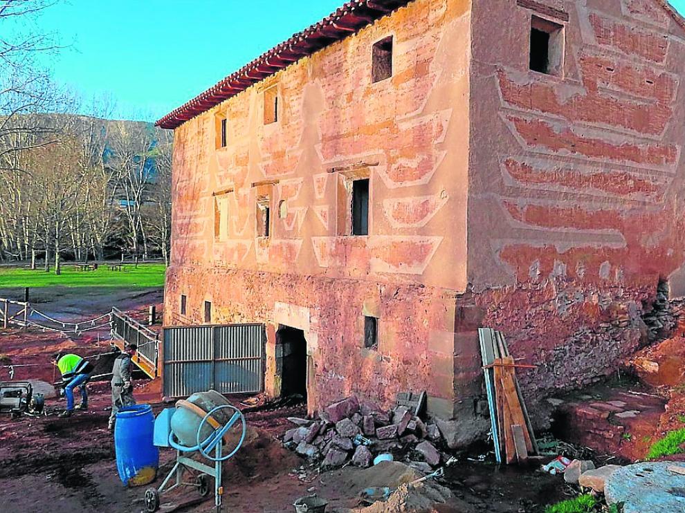 El antiguo molino harinero de Illueca ya se ha consolidado y se trabaja en su interior