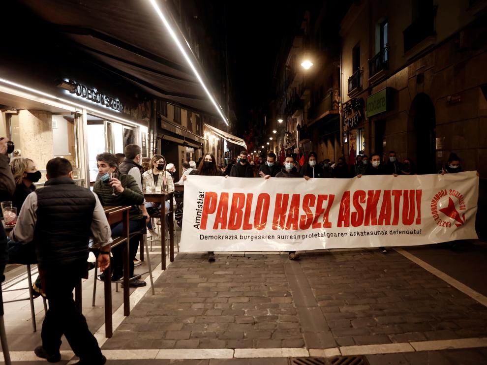 Cargas policiales en una manifestación en Pamplona en apoyo a Pablo Hasel