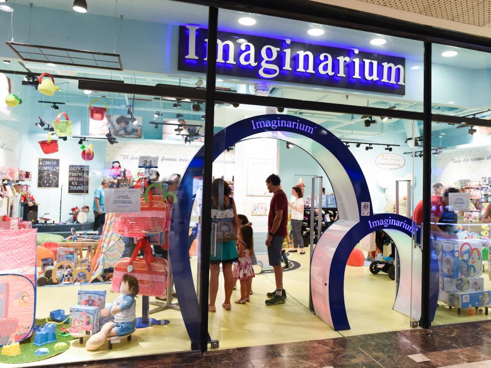 Tienda de Imaginarium, con sus características dos puertas.