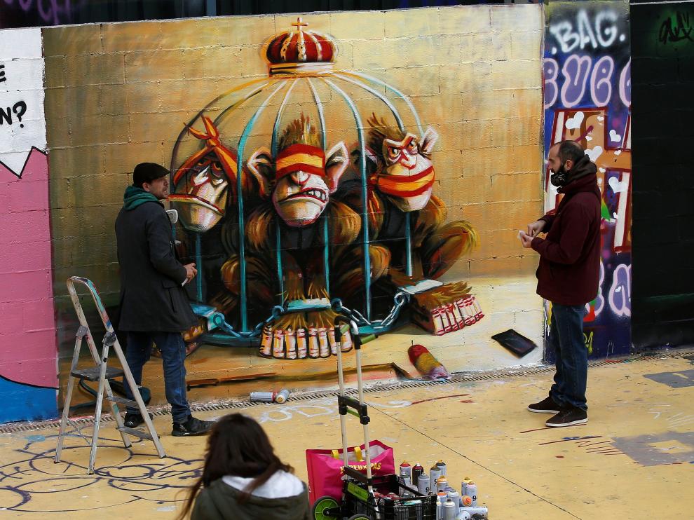Varios grafiteros se solidarizan con Hasel y pintan un muro en Barcelona