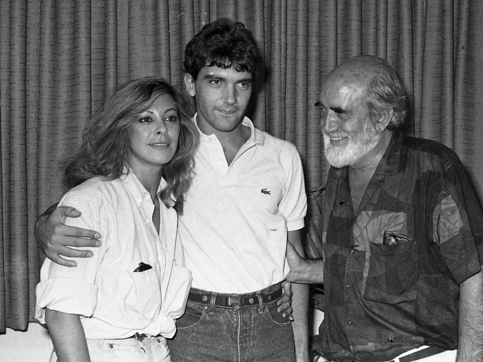 María Luisa San José, Antonio Banderas y Antonio Ferrandis, en Zaragoza en 1985.