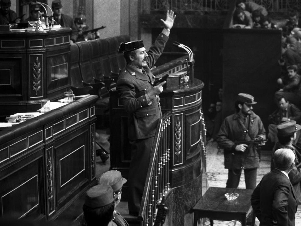 El teniente coronel Antonio Tejero irrumpió en el Congreso de los Diputados em 1981