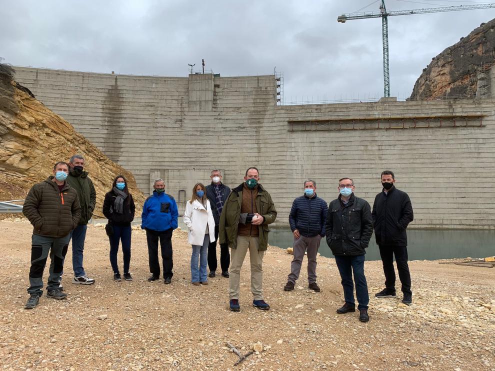 Dirigentes provinciales del PP en el pantano de Santolea.