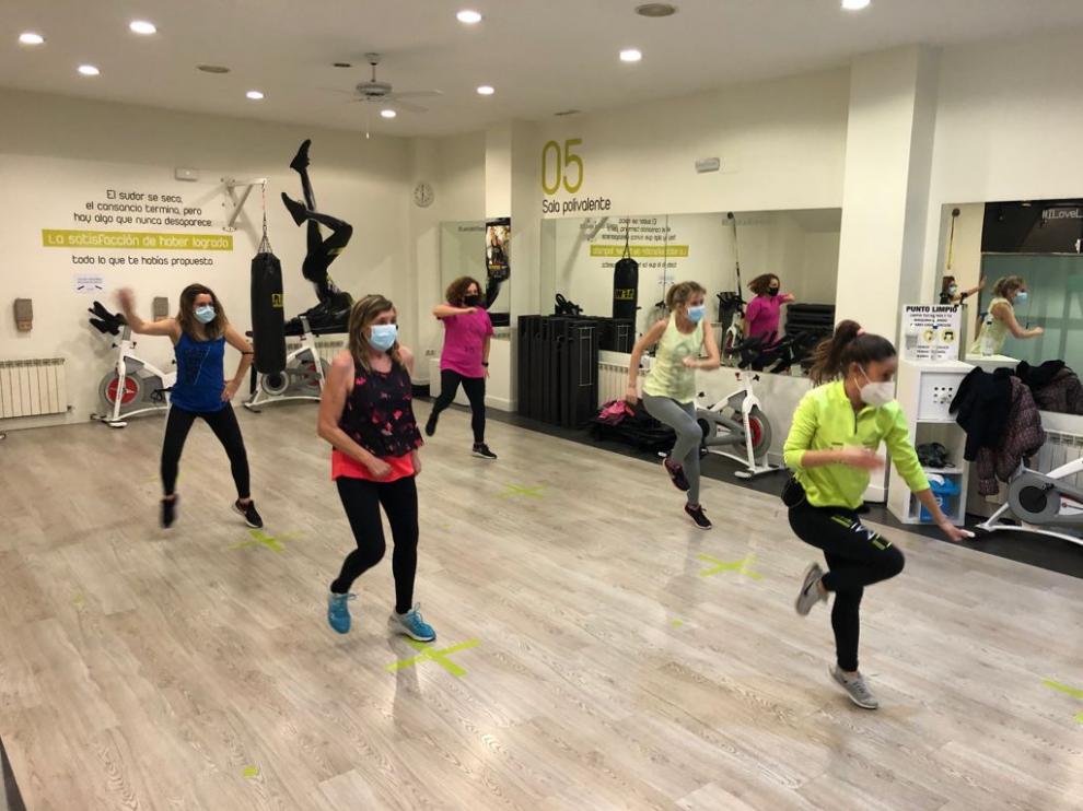 Las clases de los gimnasios, como esta de Límite Fitness de Huesca, están limitadas a cuatro usuarios.
