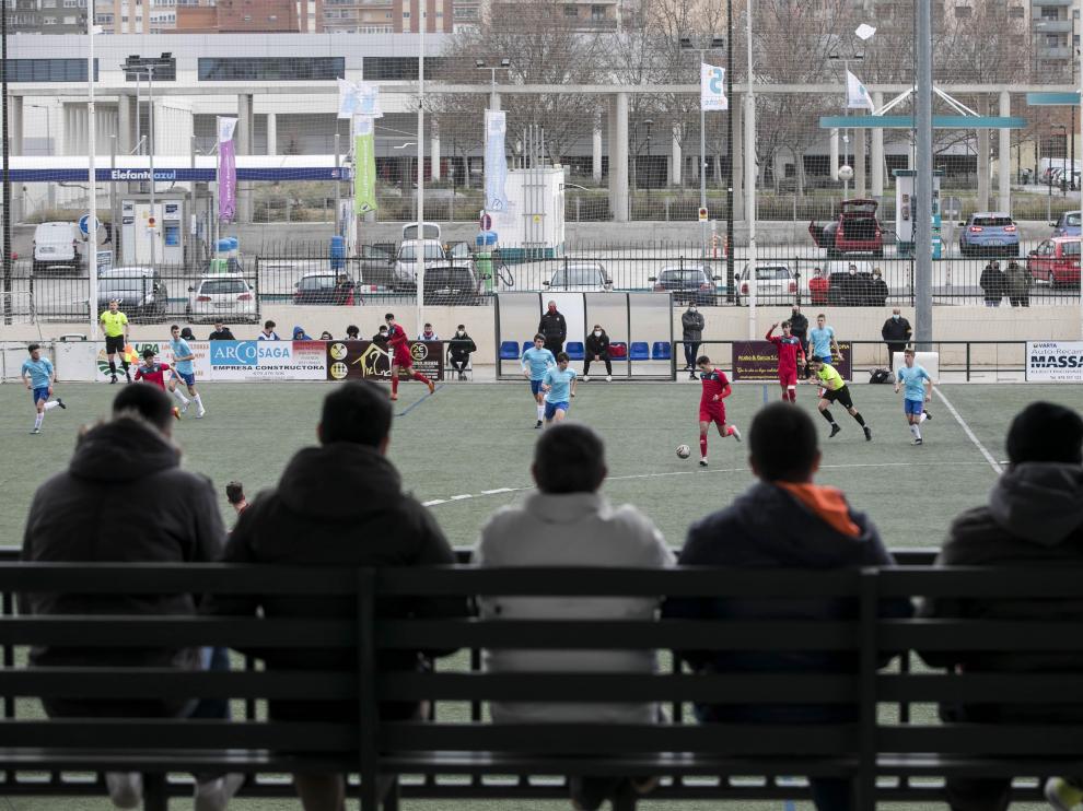Partido de juveniles en La Azucarera, disputado el pasado domingo.