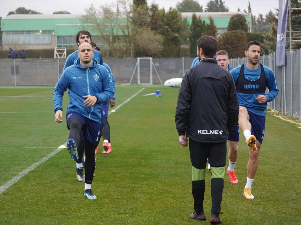 Sandro y Pedro López, durante el entrenamiento de este martes de la SD Huesca.