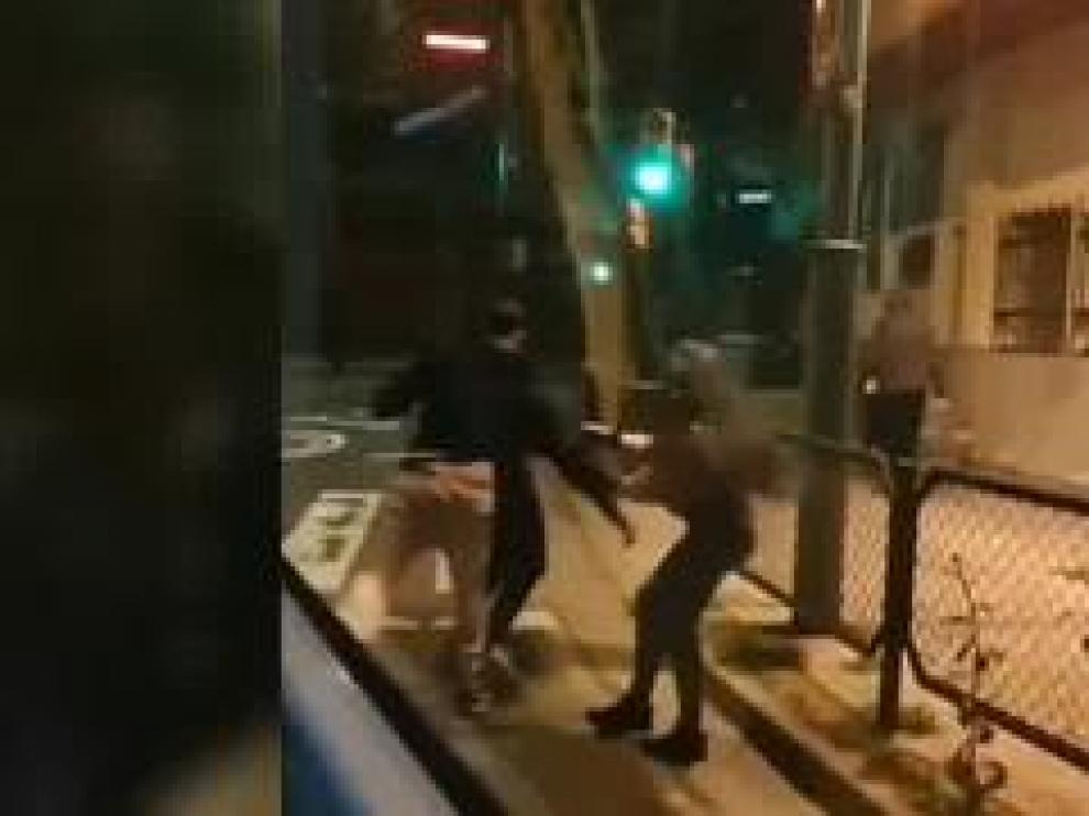 Los hechos se produjeron la noche de este martes en un vehículo de la línea 24, a la altura del paseo de Echegaray y Caballero con la calle de Fray Luis Urbano, en Las Fuentes.