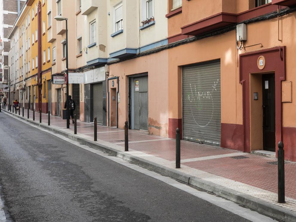 Locales vacíos en la calle de Germana de Foix, en Zaragoza.