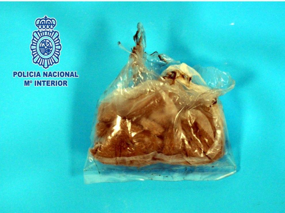 Heroína incautada por la Policía Nacional de Huesca a los dos detenidos.