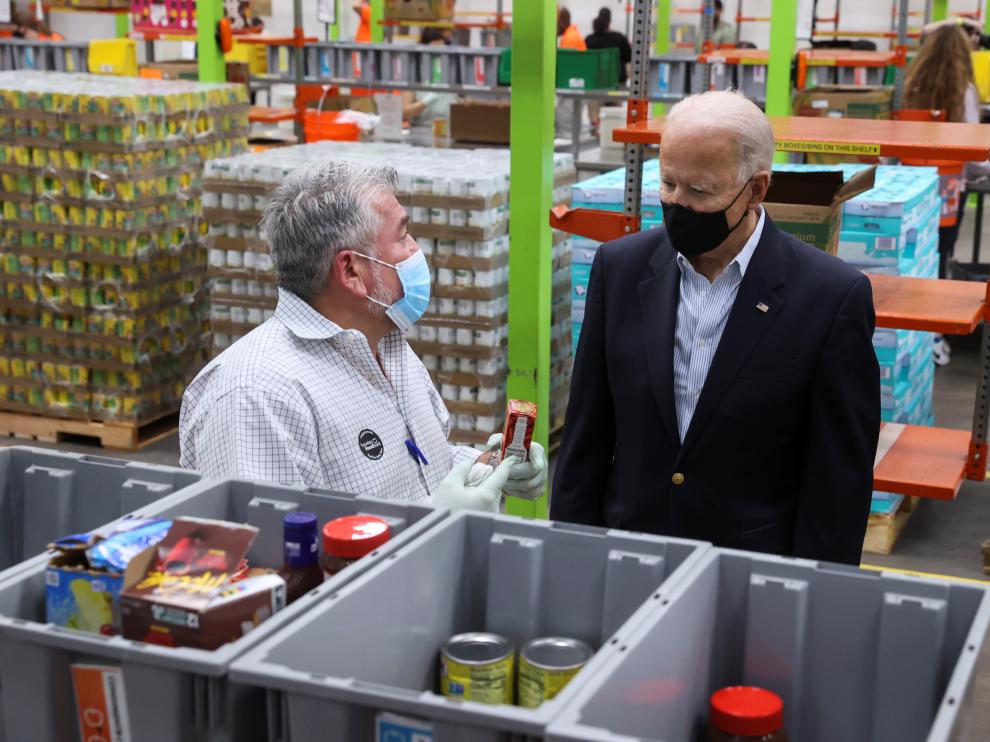 Joe Biden visita el Banco de Alimentos de Houston, en Texas.