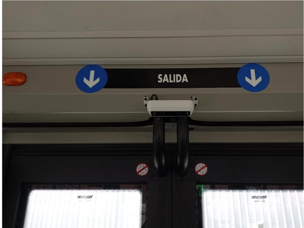 Imagen de una de las cámaras colocada en la salida del autobús.