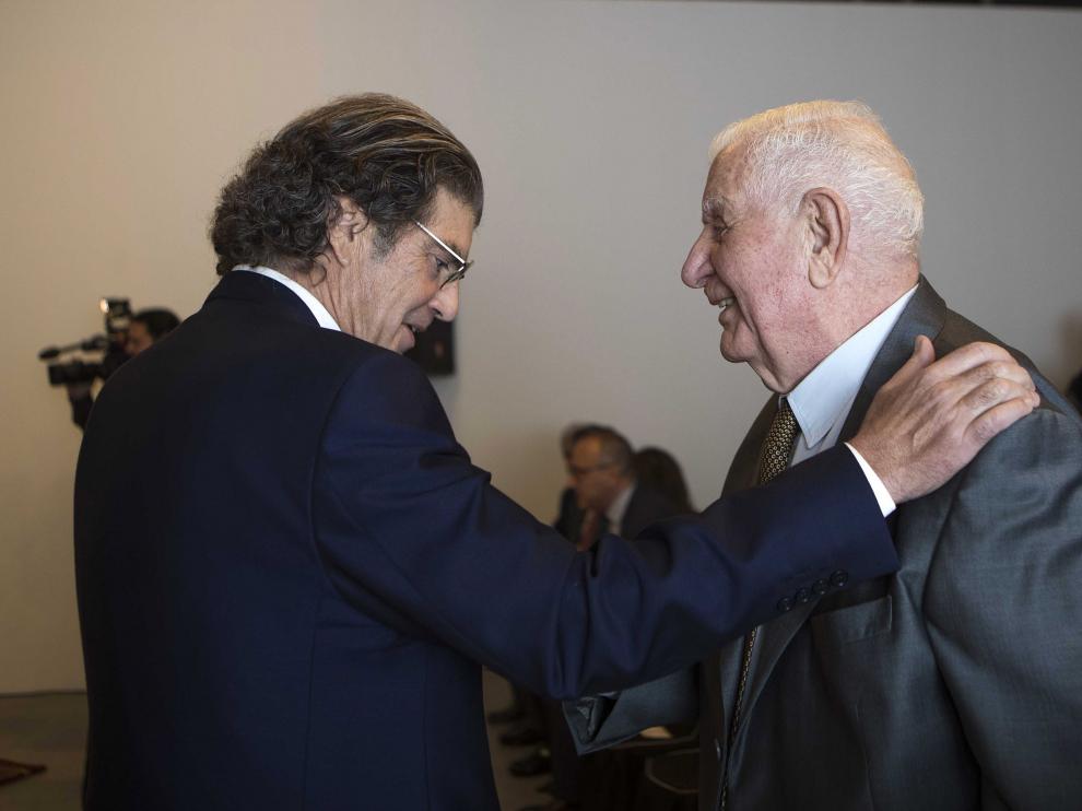 Juan Bolea (izquierda) en un acto con su padre en 2019.