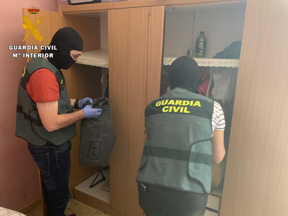 Registro efectuado en el domicilio de los acusados por parte de la Guardia Civil.