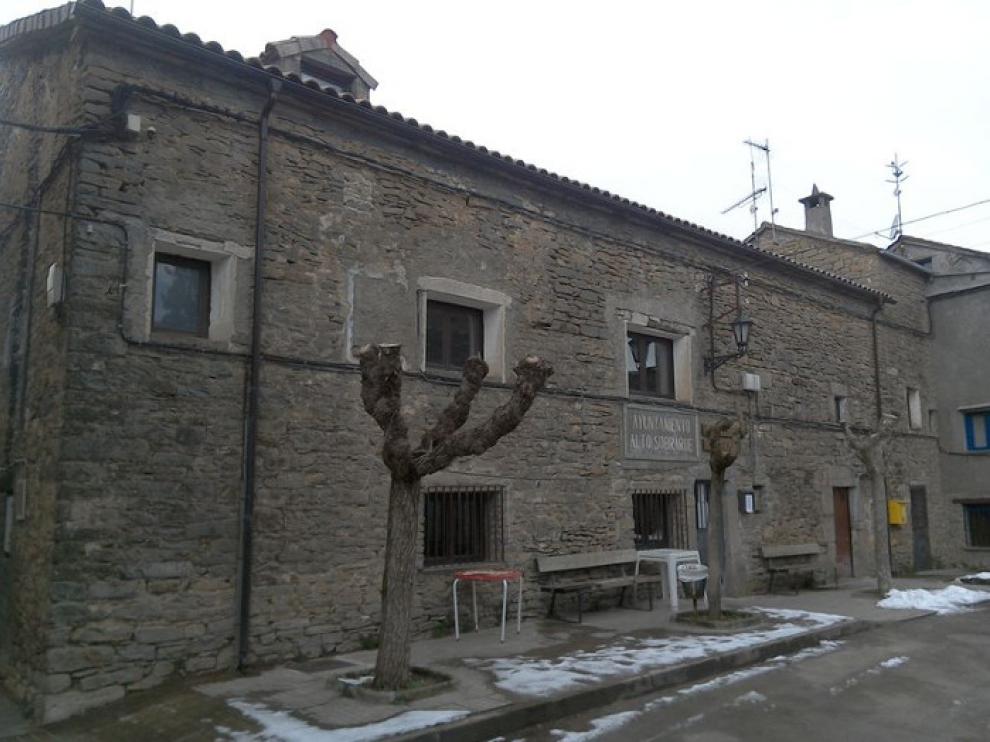 En Arcusa se pretende adaptar la primera planta del edificio del antiguo ayuntamiento como vivienda.