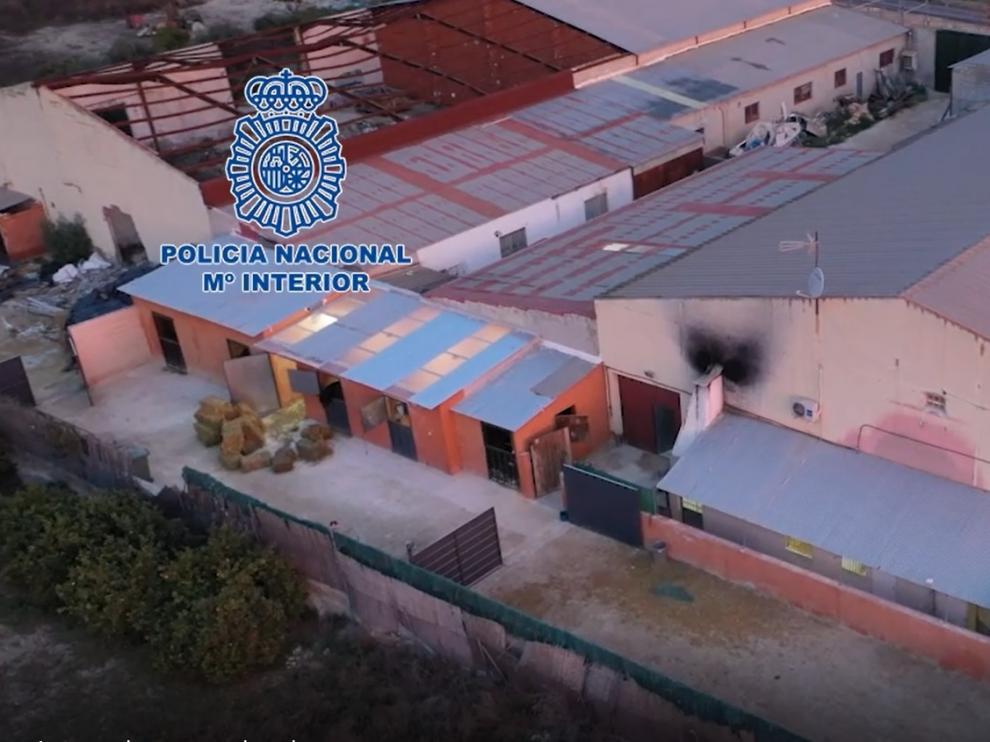 La Policía Nacional desarticula en Alicante un laboratorio clandestino con capacidad para producir 600 kilogramos de cocaína al mes.