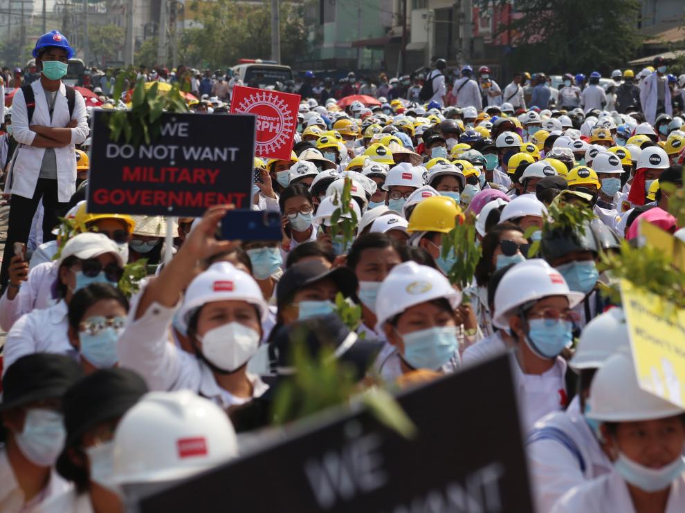 Protestas contra la represión militar en Mandalay (Birmania)