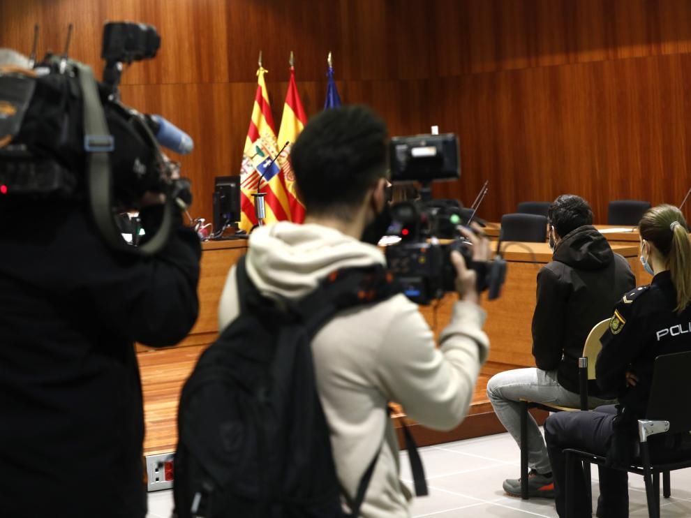 El acusado, Aarón Jonás B., durante la primera sesión del juicio que se celebra en la Audiencia de Zaragoza.