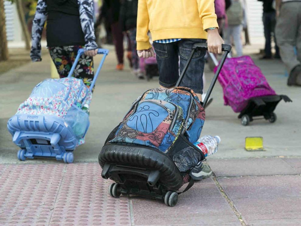 Niños llegando al cole