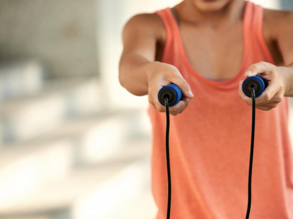 La comba es un completo ejercicio de cardio.