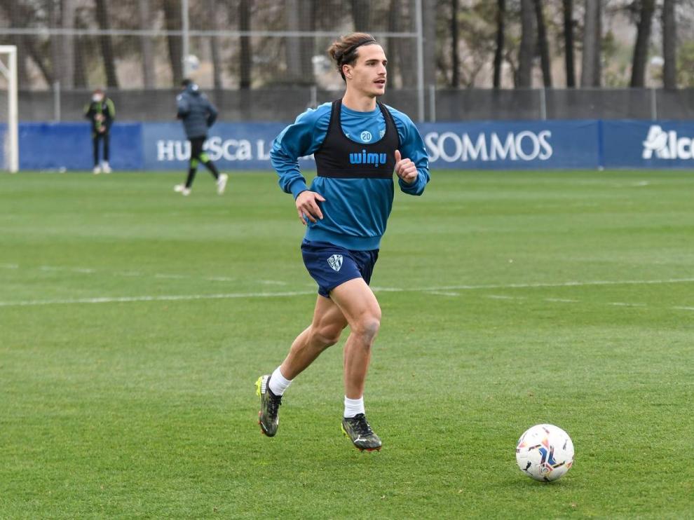 Jaime Seoane, durante el entrenamiento de este martes con la SD Huesca.
