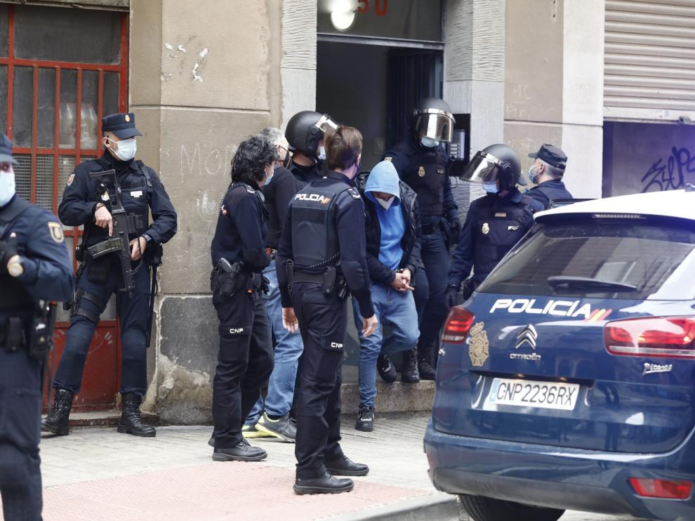 La Policía Nacional ha desplegado un operativo en el barrio de San José de Zaragoza contra las bandas latinas.