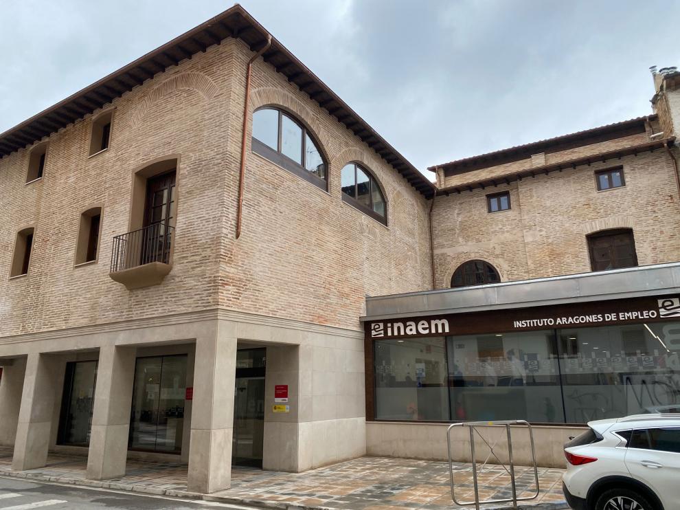 Los bajos de la Casa Pano y Sallán de Monzón acogen la nueva oficina del INAEM