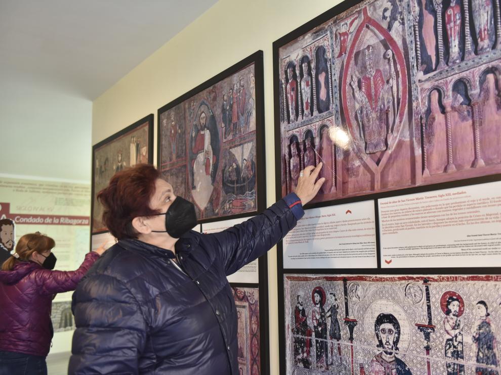 La guía del museo de la Ribagorza con las imágenes de los frontales de Buira y Tressera.