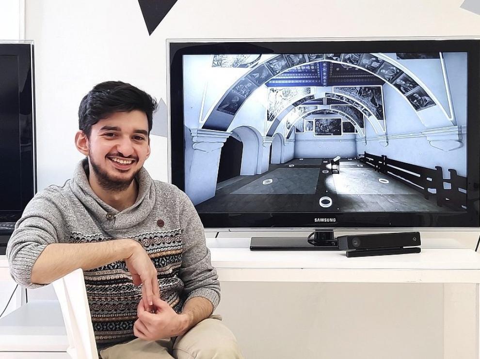 Alejandro Núñez, frente a una de las escenas recreadas de forma digital.