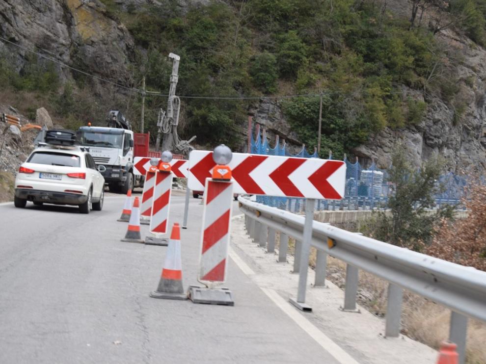 Obras que se están ejecutando en la N-260, entre Campo y el Congosto del Ventamillo.