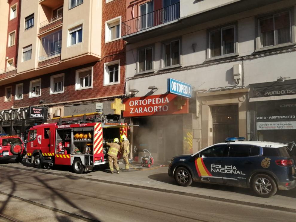El incendio se ha producido en la Ortopedia Zaraorto en Fernando el Católico