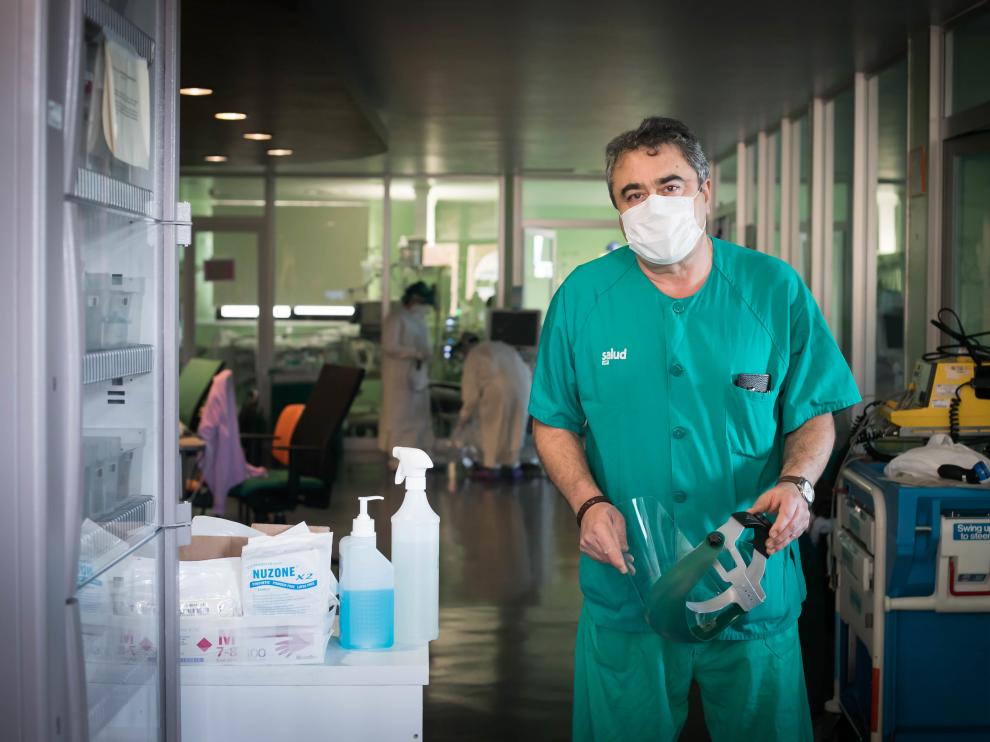 El doctor Juan José Araiz, jefe de sección de la UCI del Hospital Clínico de Zaragoza.