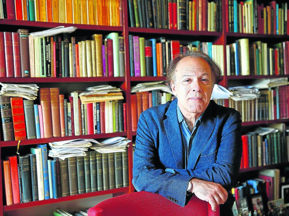 Javier Marías publica 'Tomás Nevinson'.