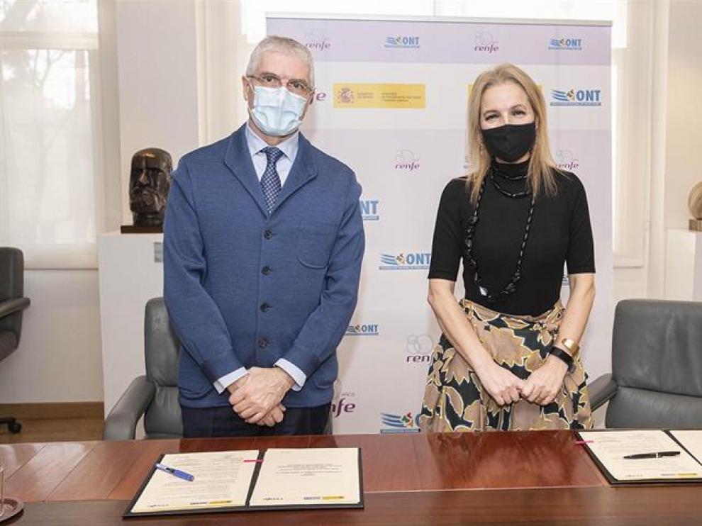 La directora de la Organización Nacional de Trasplantes, Beatriz Domínguez-Gil, y el presidente de Renfe, Isaías Táboas