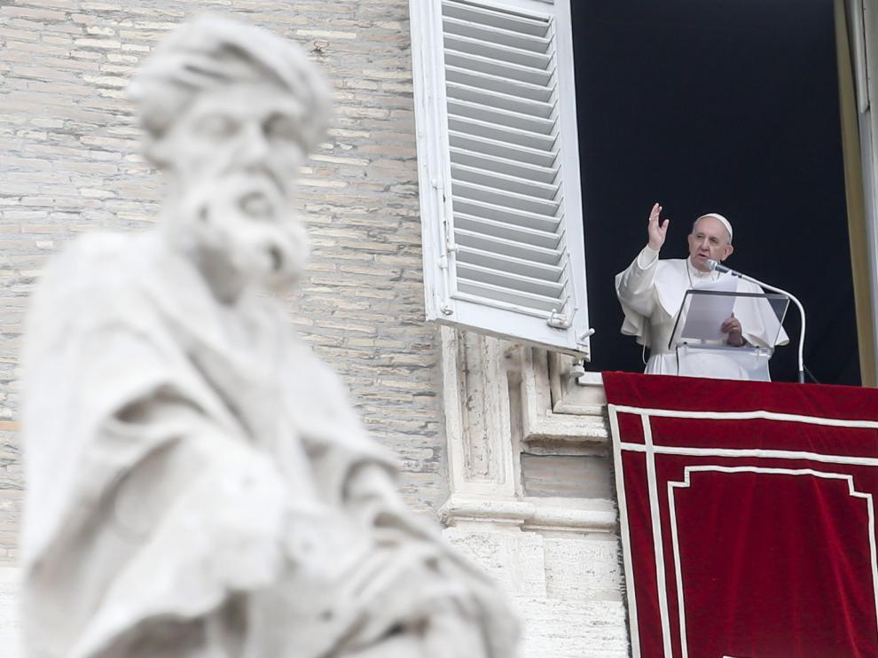 Francisco, en el balcón del Palacio Apostólico del Vaticano