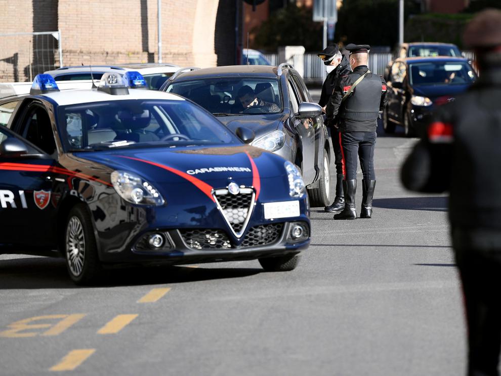 Controles de movilidad en Roma tras la declaración del nuevo confinamiento.