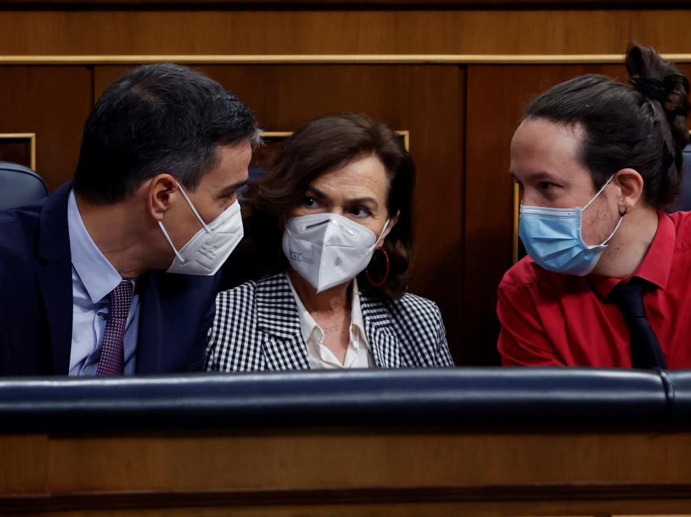 Pedro Sánchez, Carmen Calvo y Pablo Iglesias