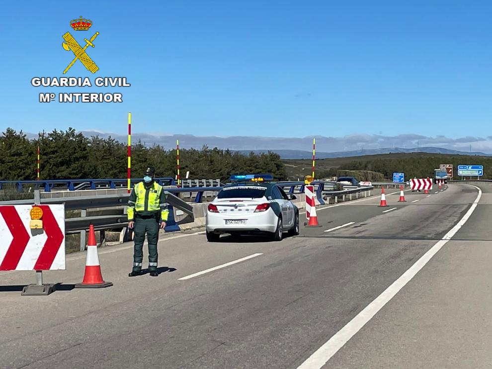 Control de la Guardia Civil de Tráfico en Teruel.