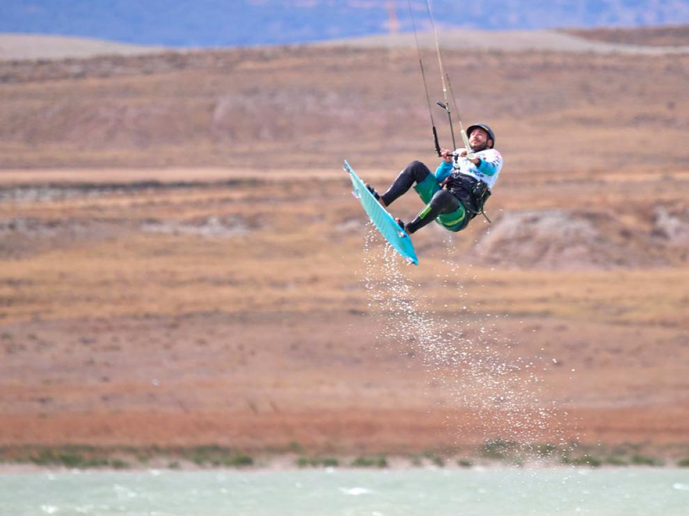 La Loteta es el embalse de Aragón donde más se practica kitesurf