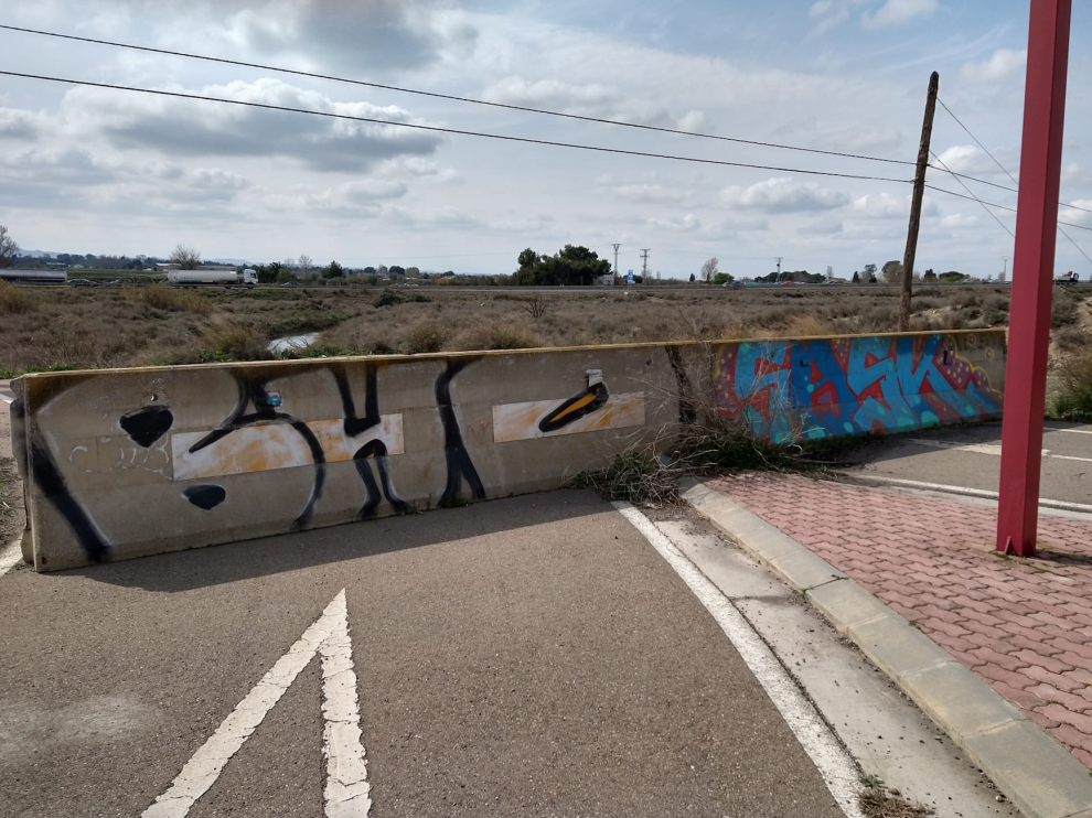 Estado actual del acceso a la A-68, a medio hacer.