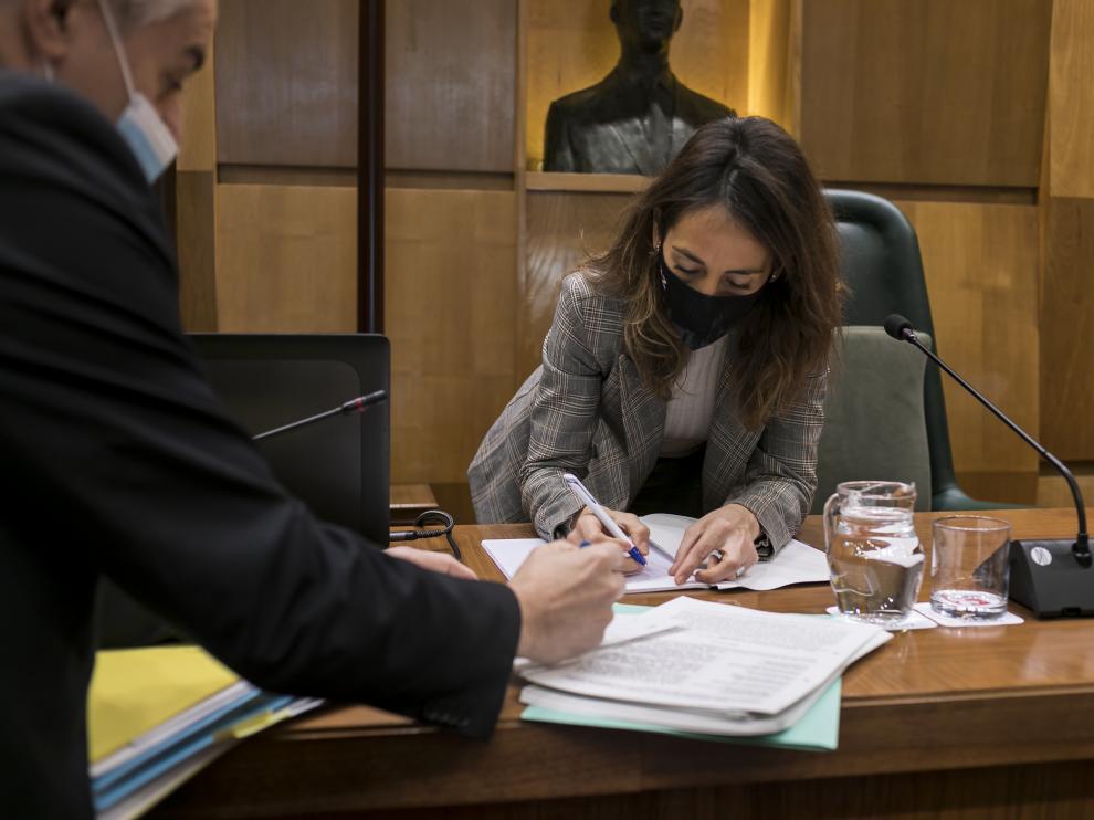 María Navarro, este martes, durante la comisión de Hacienda del Ayuntamiento de Zaragoza.