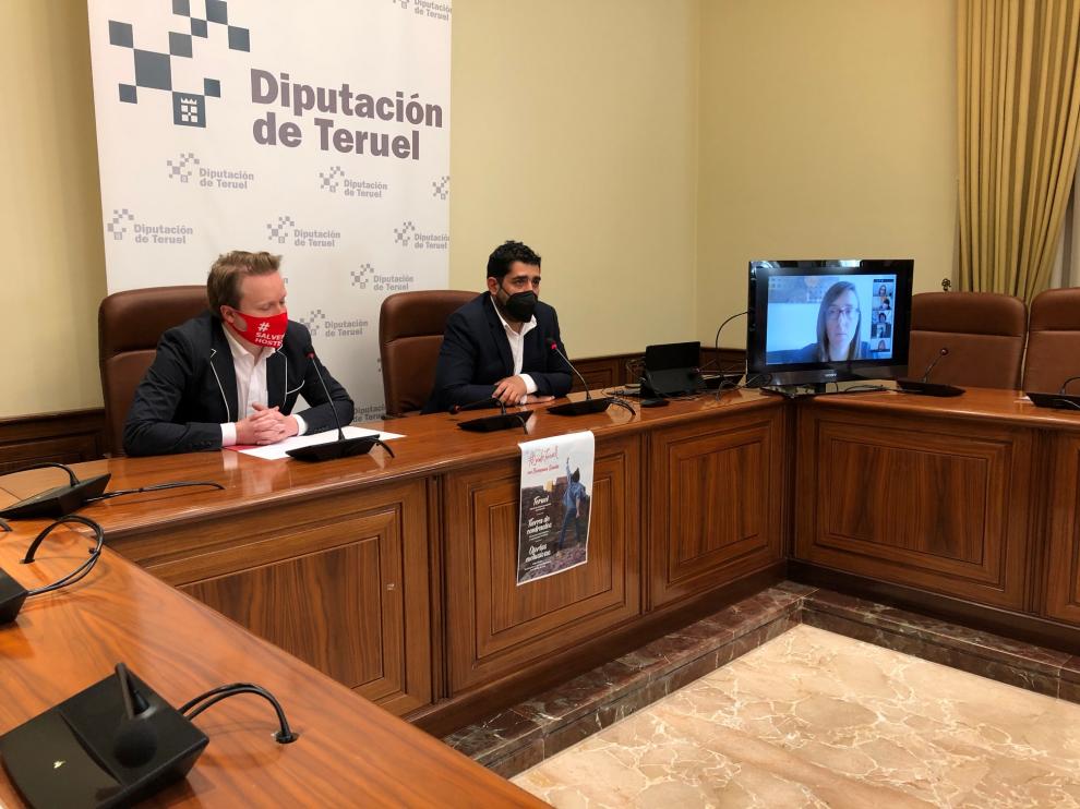 El diputado delegado de Turismo, Diego Piñeiro, a la derecha con el presidente de Teruel Empresarios Turísticos, Roche Murciano.